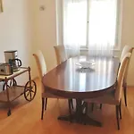 Large Apartment Sleeps Up To 10 M4A