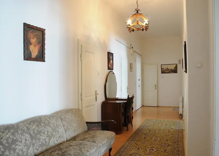 Large Apartment Sleeps Up To 10 M4A
