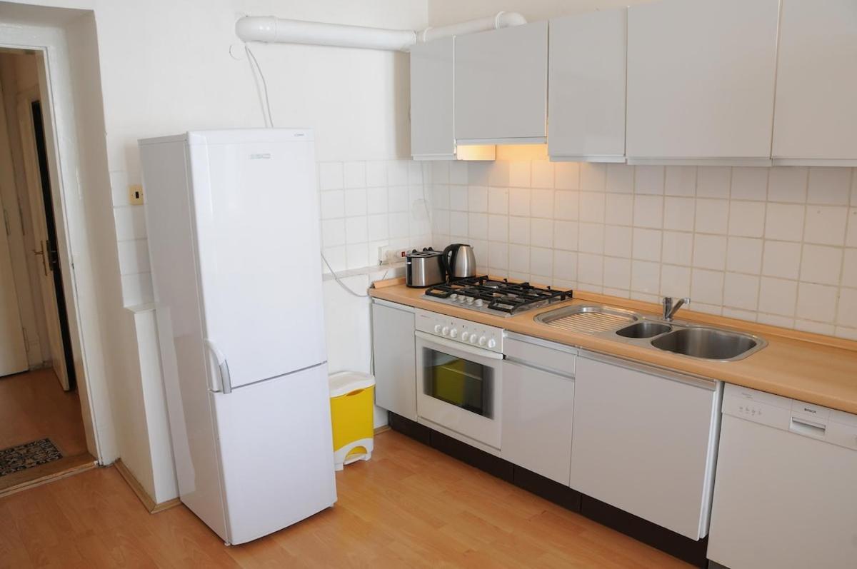 Large Sleeps Up To 10 M4a Prague
