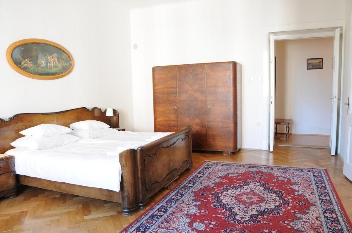 Apartment Large Sleeps Up To 10 M4a *