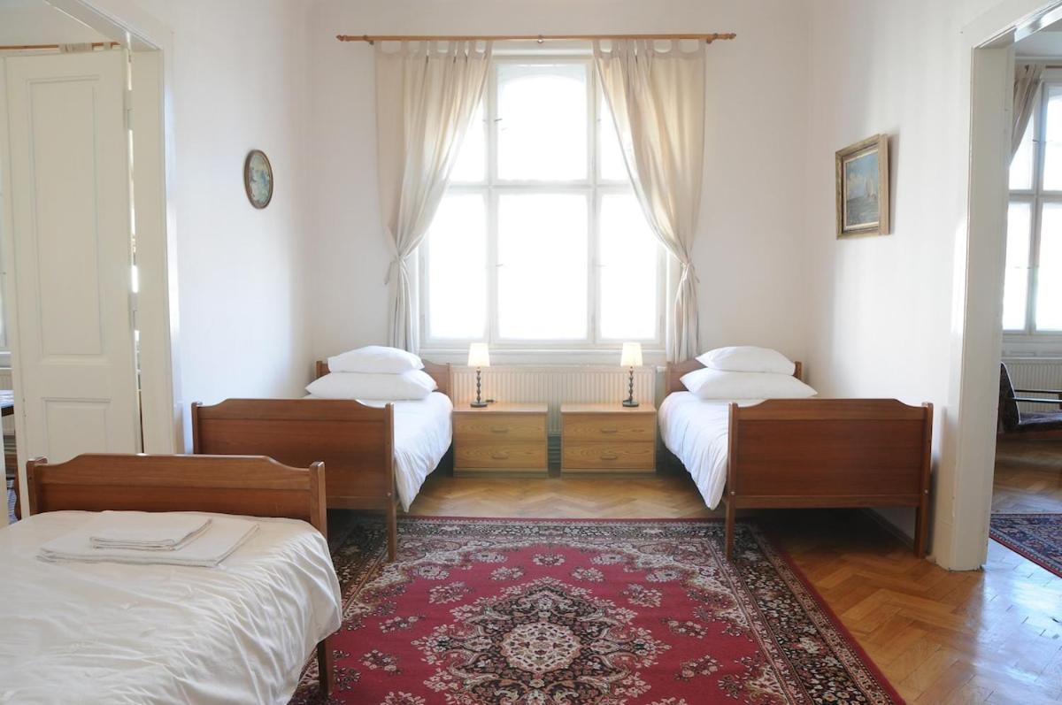 Apartment Large Sleeps Up To 10 M4a