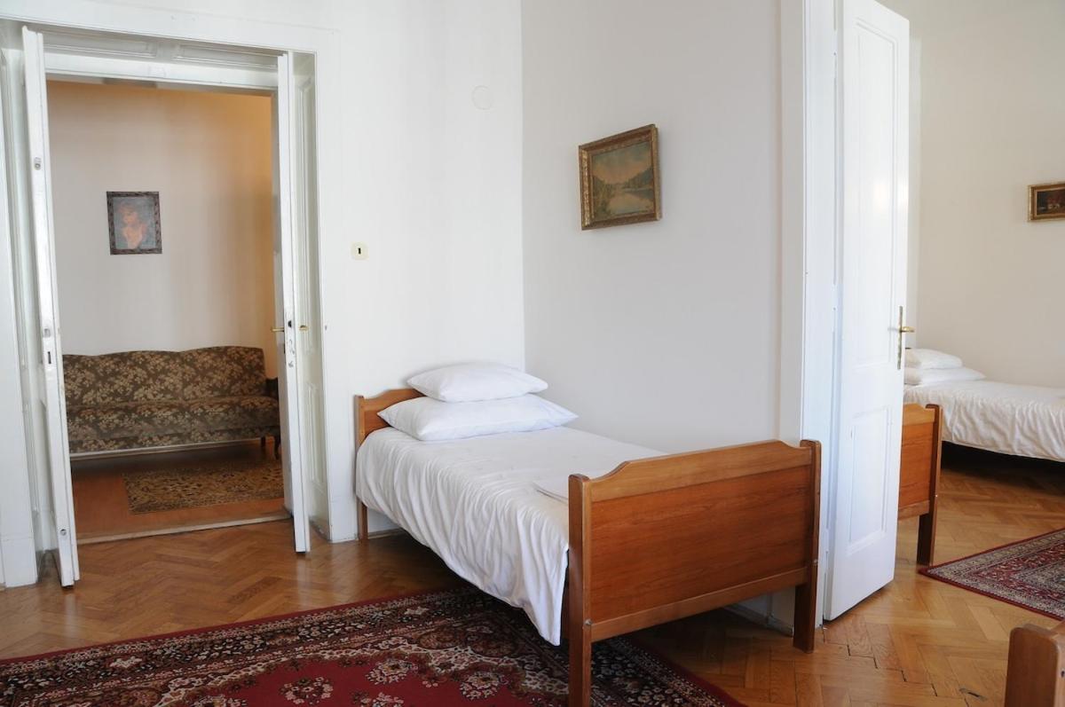 Apartment Large Sleeps Up To 10 M4a *