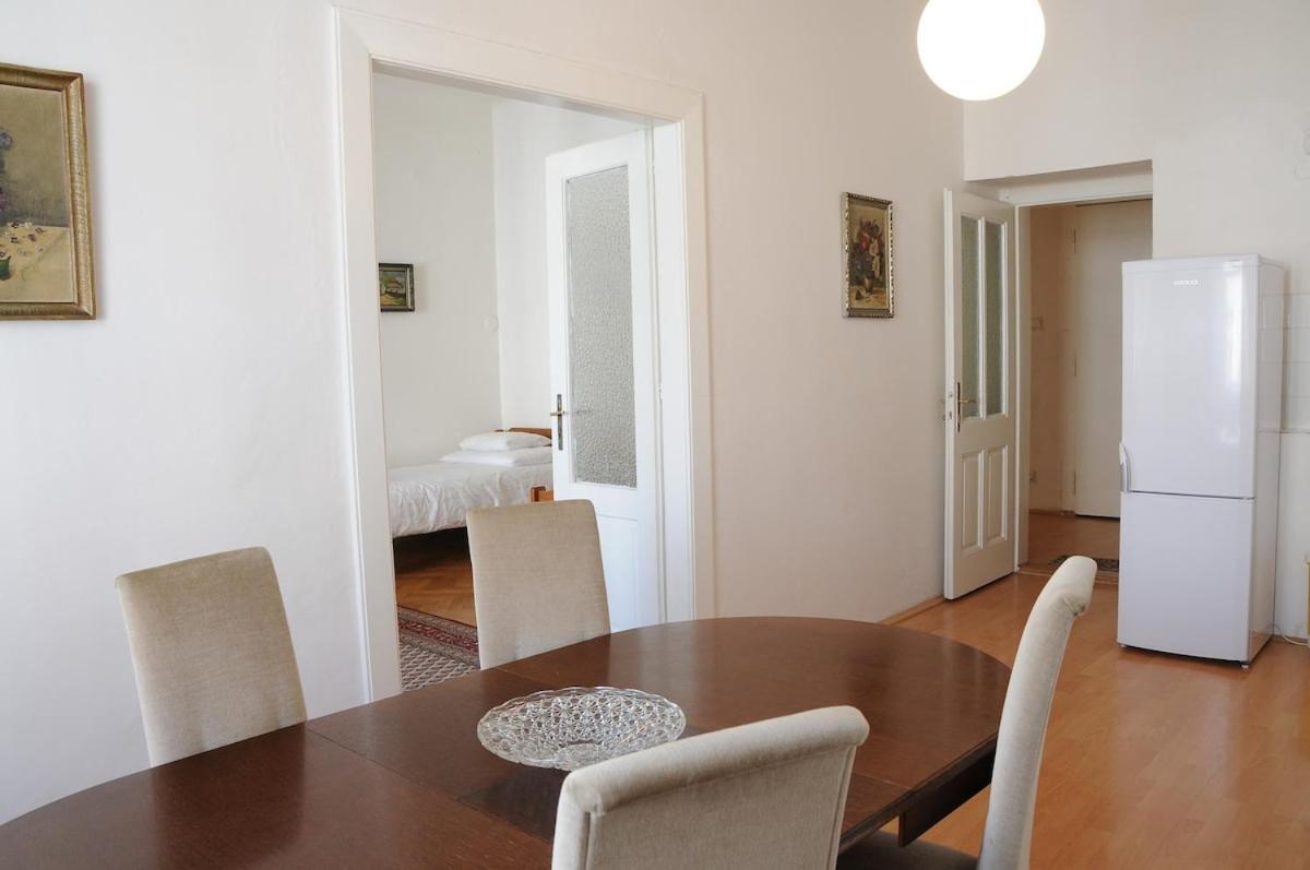 Apartment Large Sleeps Up To 10 M4a